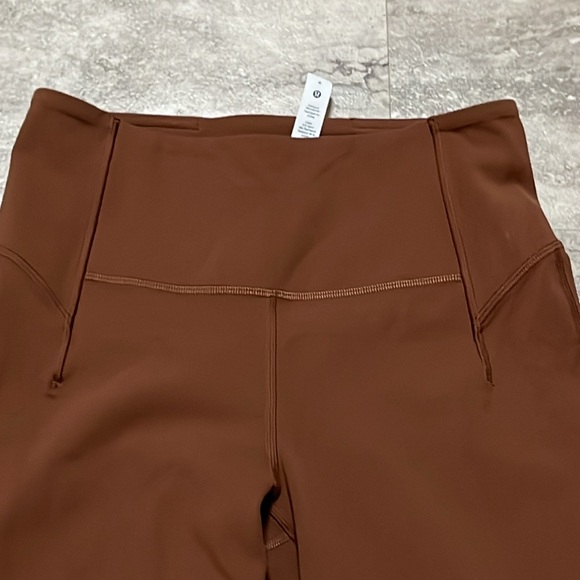 Lululemon high rise flare yoga pants size 6 NWOT - Picture 3 of 6